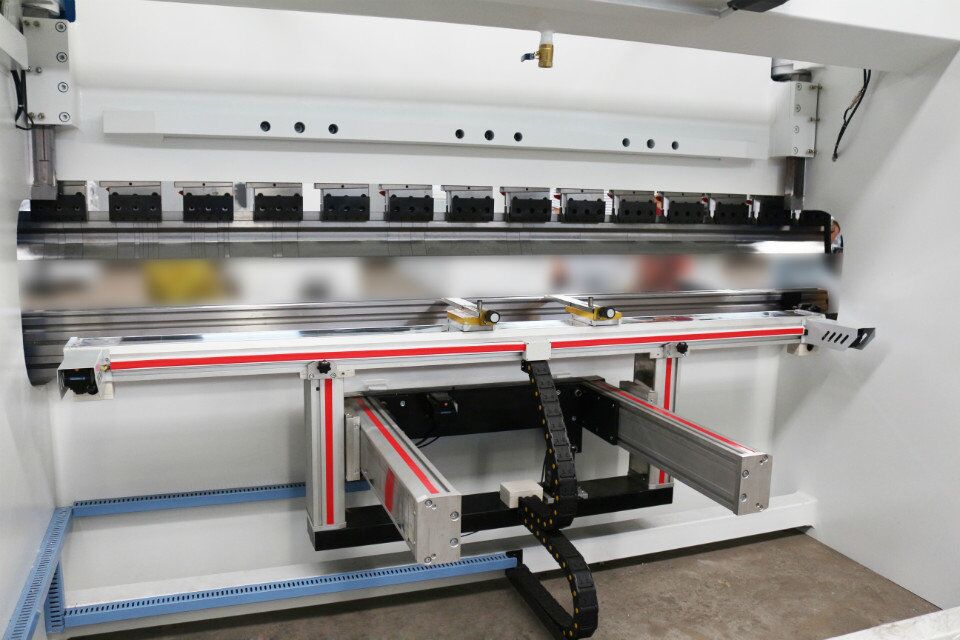 6-Achsen-CNC-Hinterradbremshebel mit X + R + Z1 + Z2