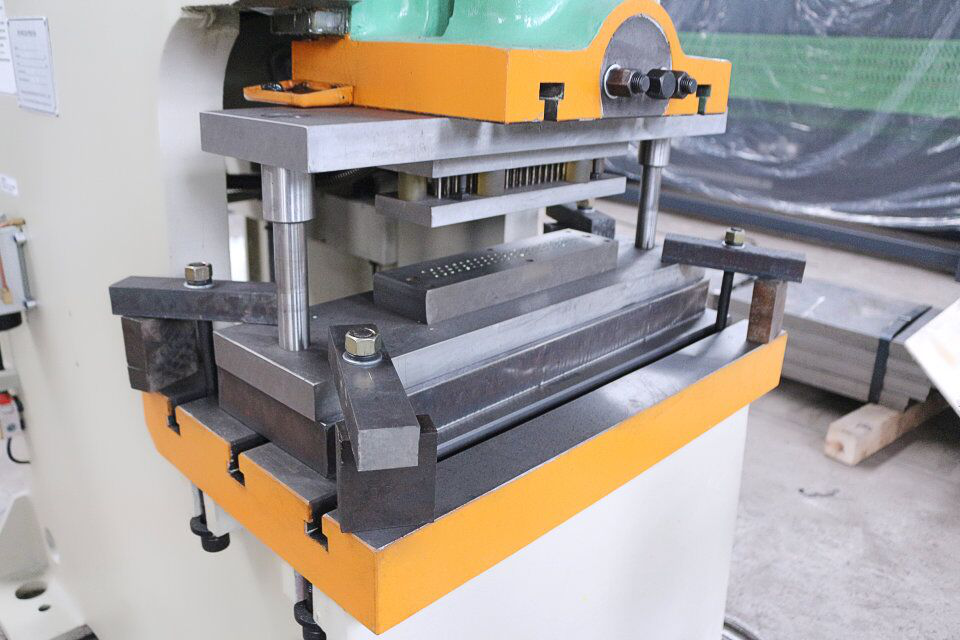 Kraftpressmaschine
