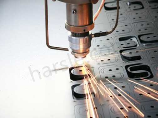 Laser-Schneide-Maschine